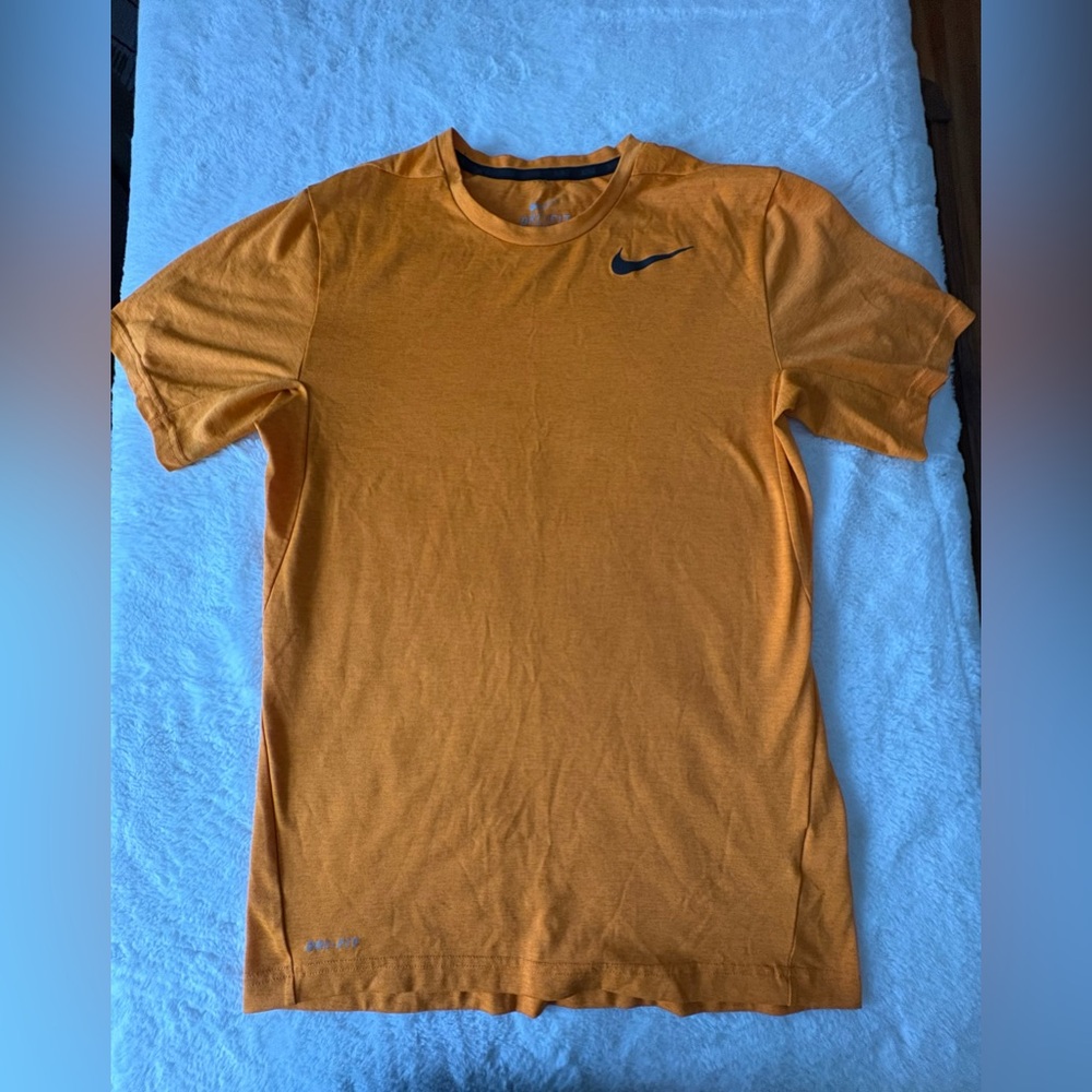 Nike Men's Orange Short Sleeve Tee